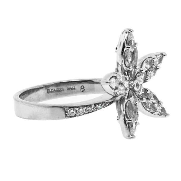 R1937-2-Daisey-Diamond-Platinum-Ring