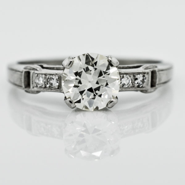 R1256-Classic- Engagement-Diamond-Ring