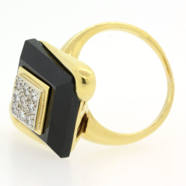 R2139-5-Onyx-Diamond-Dia Shape-Gold